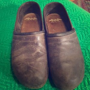 Brown clogs by ANNA size 39